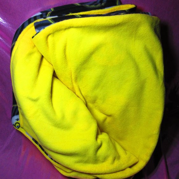 Despicable Me Minions Fart Gun 90" x 58" Fleece Blanket - Picture 2 of 3